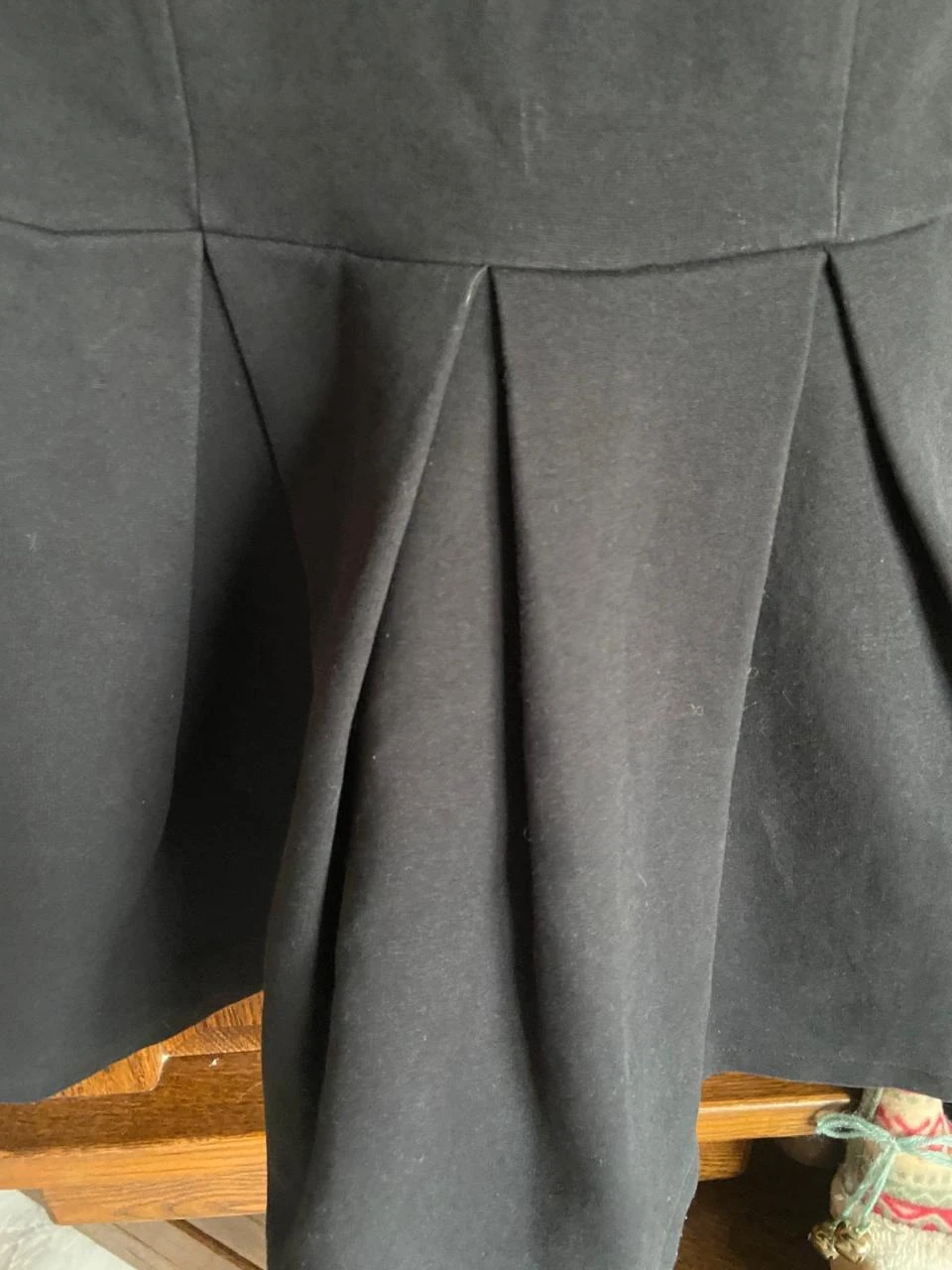 Vestido justo e saia rodada com pregas, tecido forte, preto. Zara. Tamanho P – photo 5